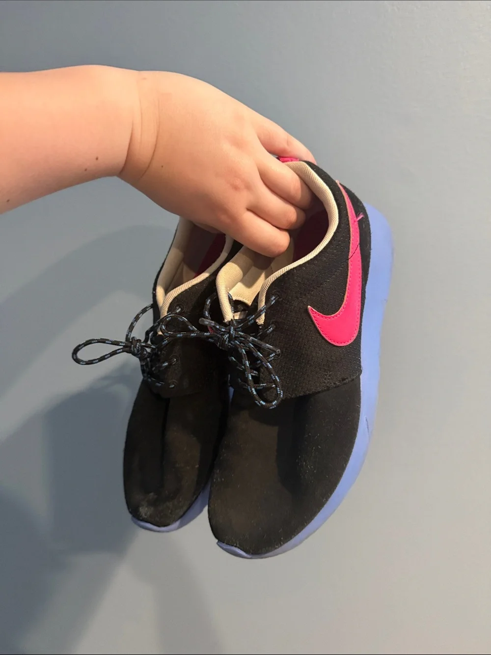 Nike Kids Black Sneakers with Hot Pink Swoosh and Blue Sole